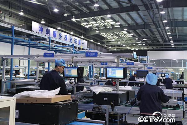 The high-end fault-tolerant computer production base of Inspur Group in Jinan High-tech Zone has the first intelligent production line of high-end equipment in China.